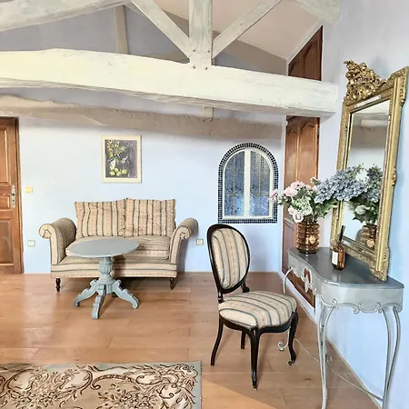 Le Manoir Medieval De Garance Holiday home *