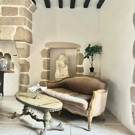 Le Manoir Medieval De Garance Holiday home *
