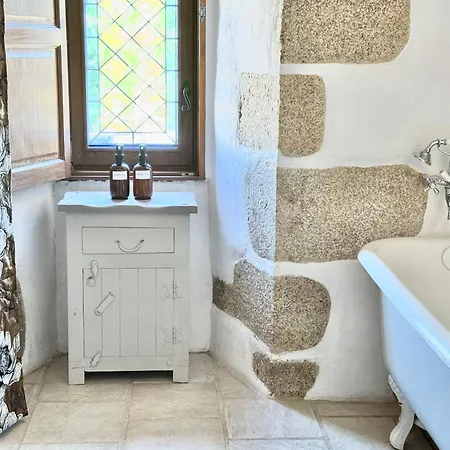 Le Manoir Medieval De Garance *