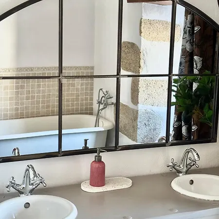 Le Manoir Medieval De Garance