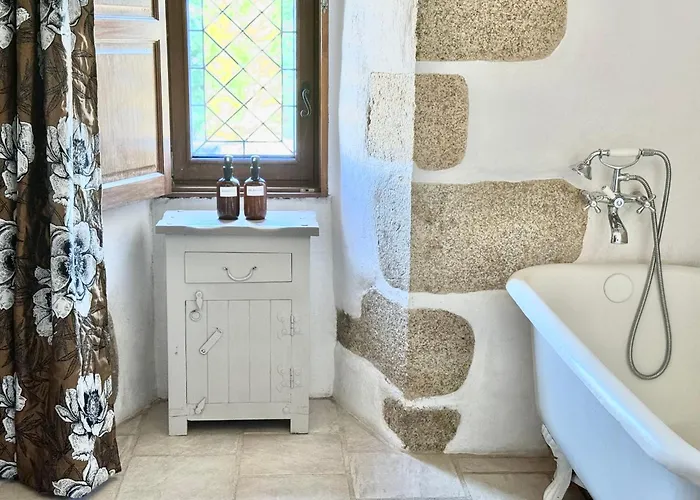 Le Manoir Médiéval De Garance *